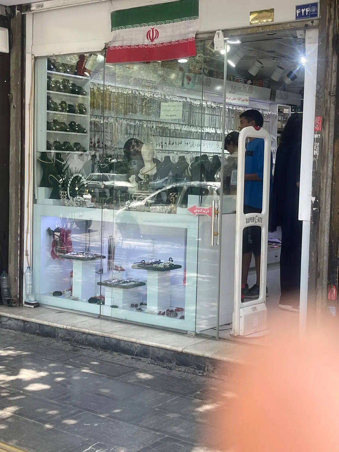 واگذاری مغازه تجاری سرقفلی حاشیه امامت بین ۳۶و۳۸