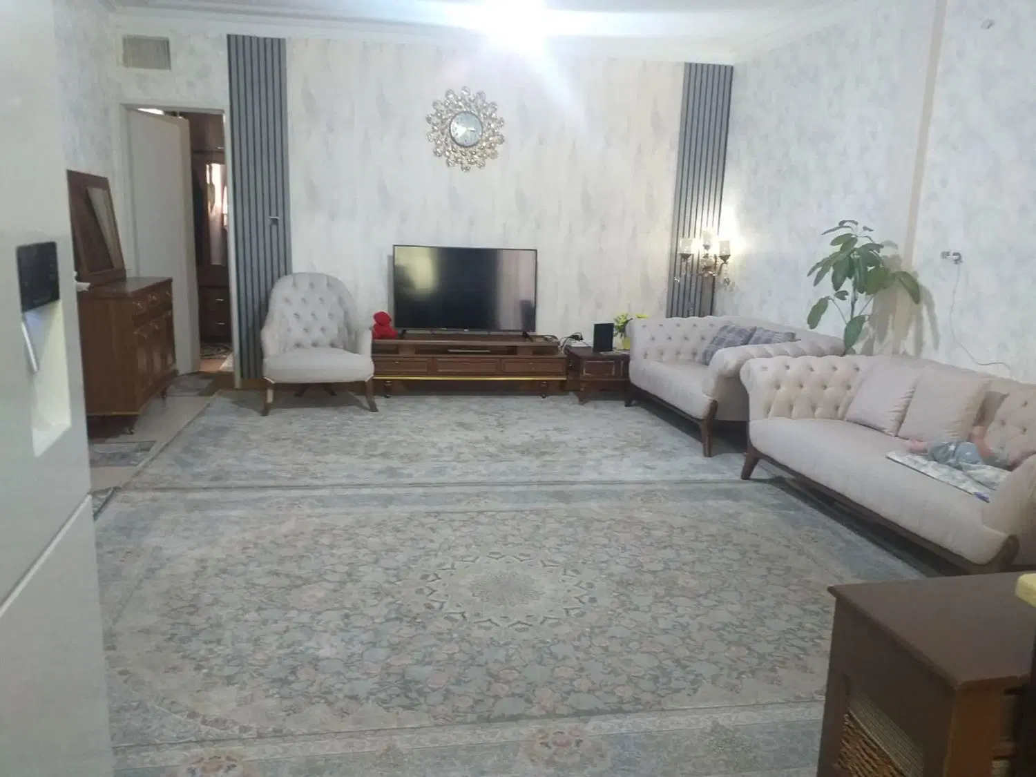 ۶۰ متر آپارتمان خوش‌نقشه و تمیز. نقشینه