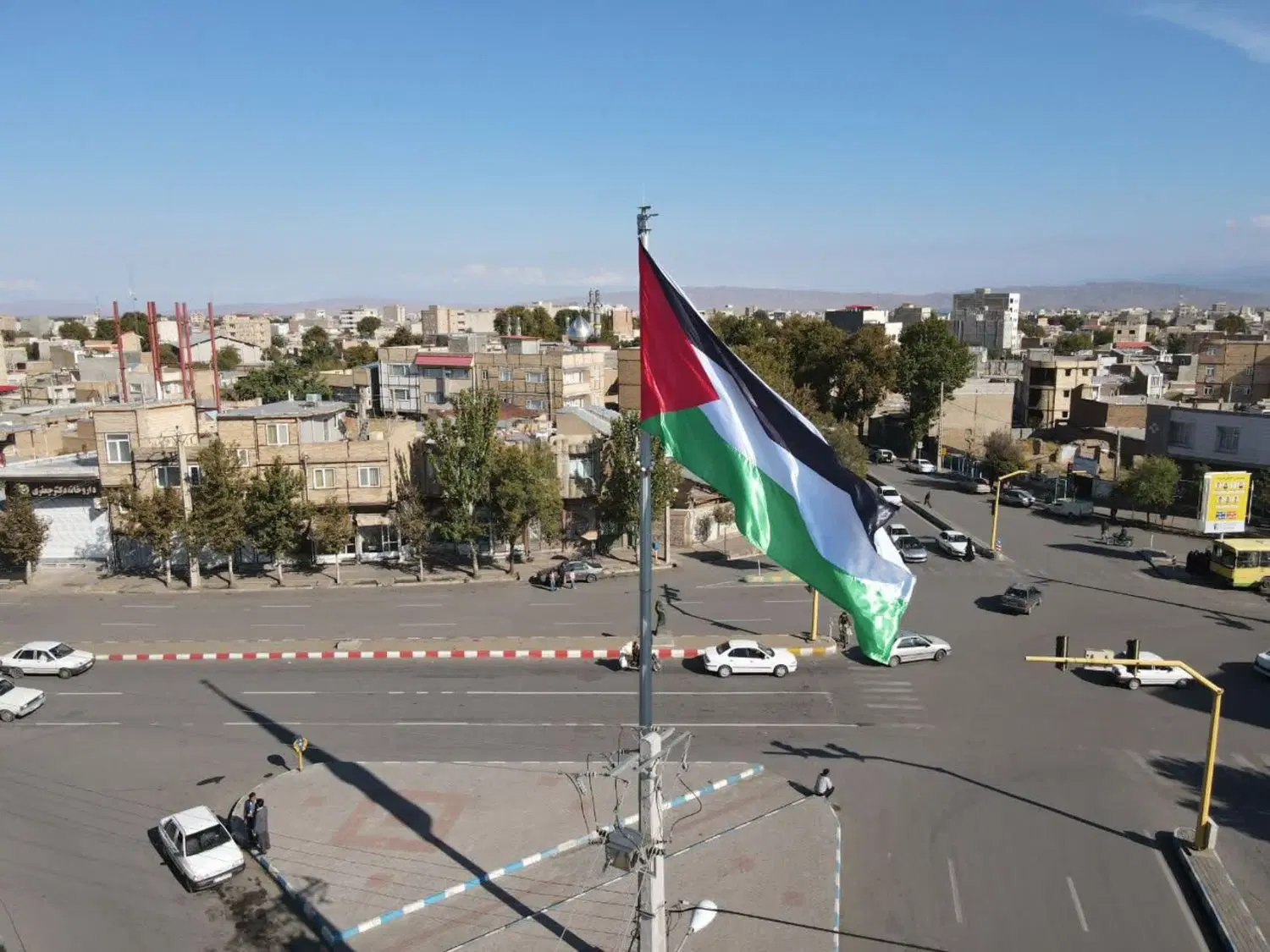 مغازه واقع در میدان امام حسین