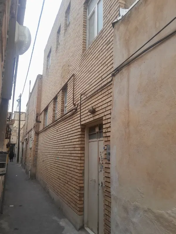 رهن اجاره حیاط و آپارتمان دو طبقه دربست ۱۲۵ متر