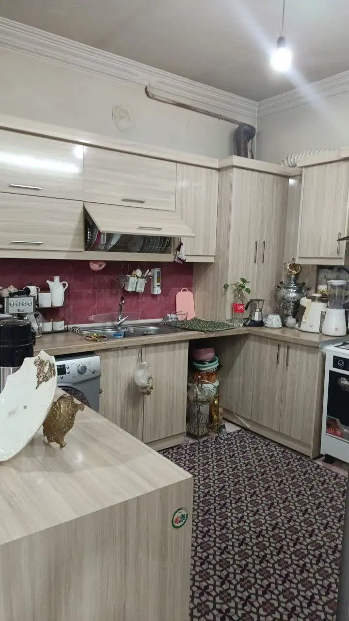 تک واحدی شیک، غرق نور