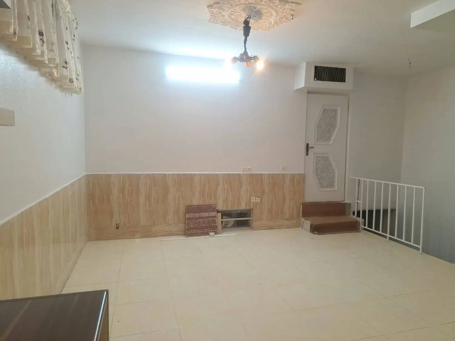 رهن و اجاره همکف مسکونی یا اداری در 24 متری اول
