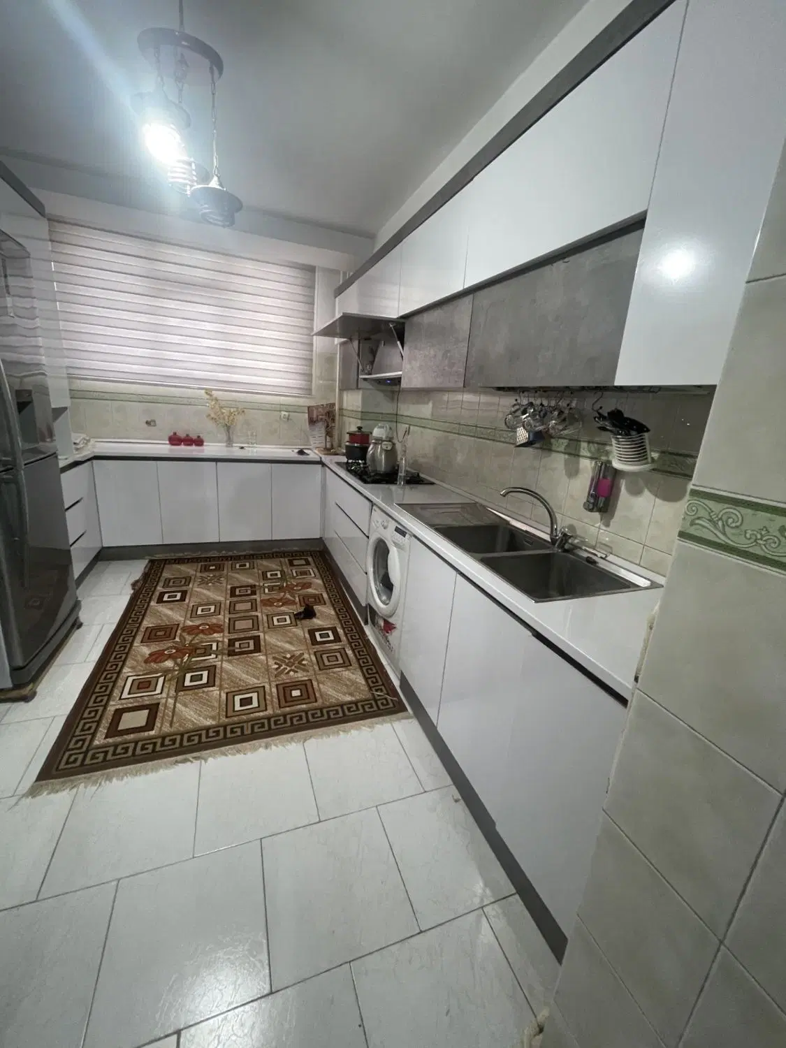 تمام رهن اندیشه کوی مدرسه پشت ایپک پالاس
