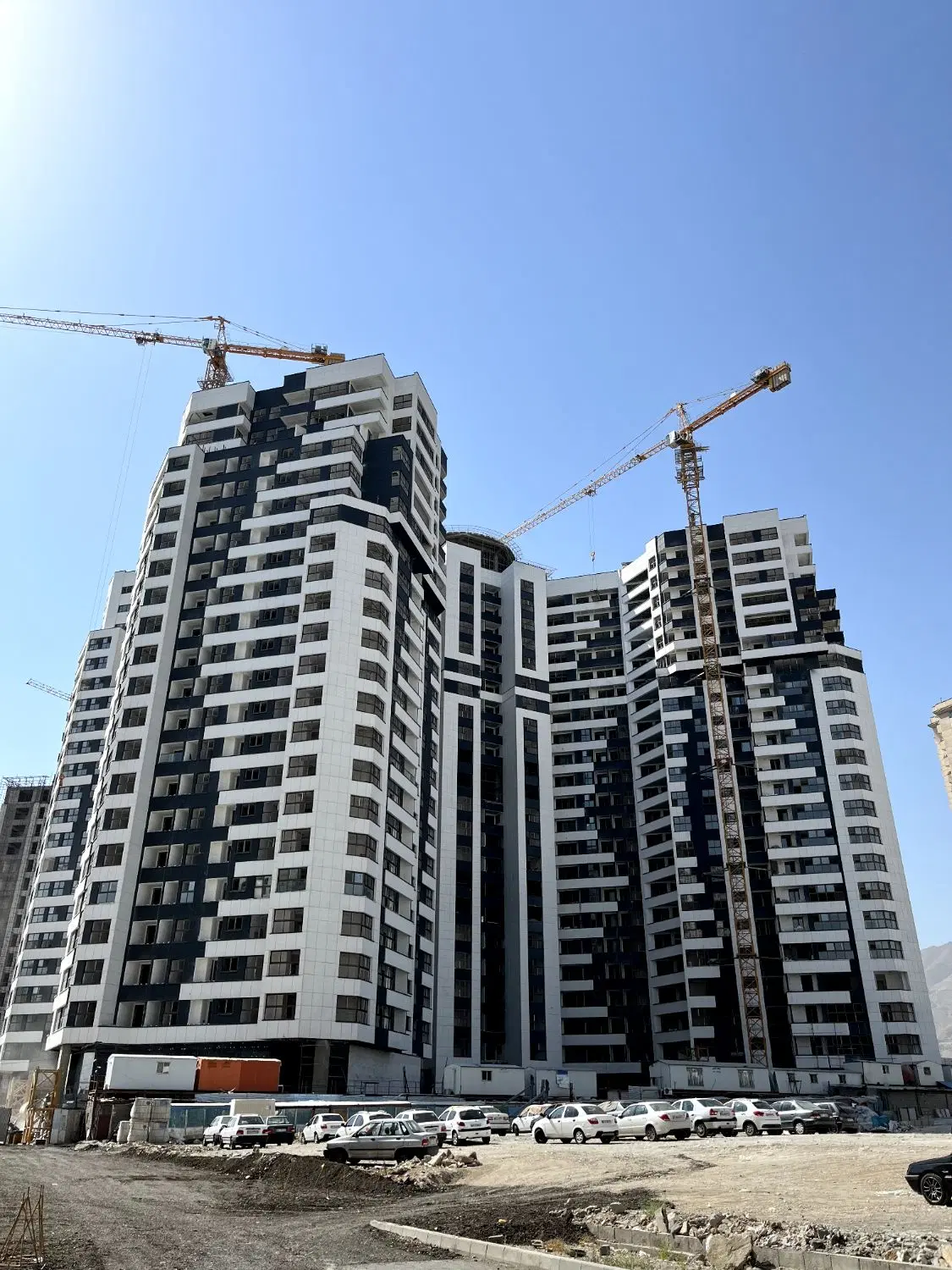 برج امپریال پالاس محله کوهک در دست تحویل از اعضا