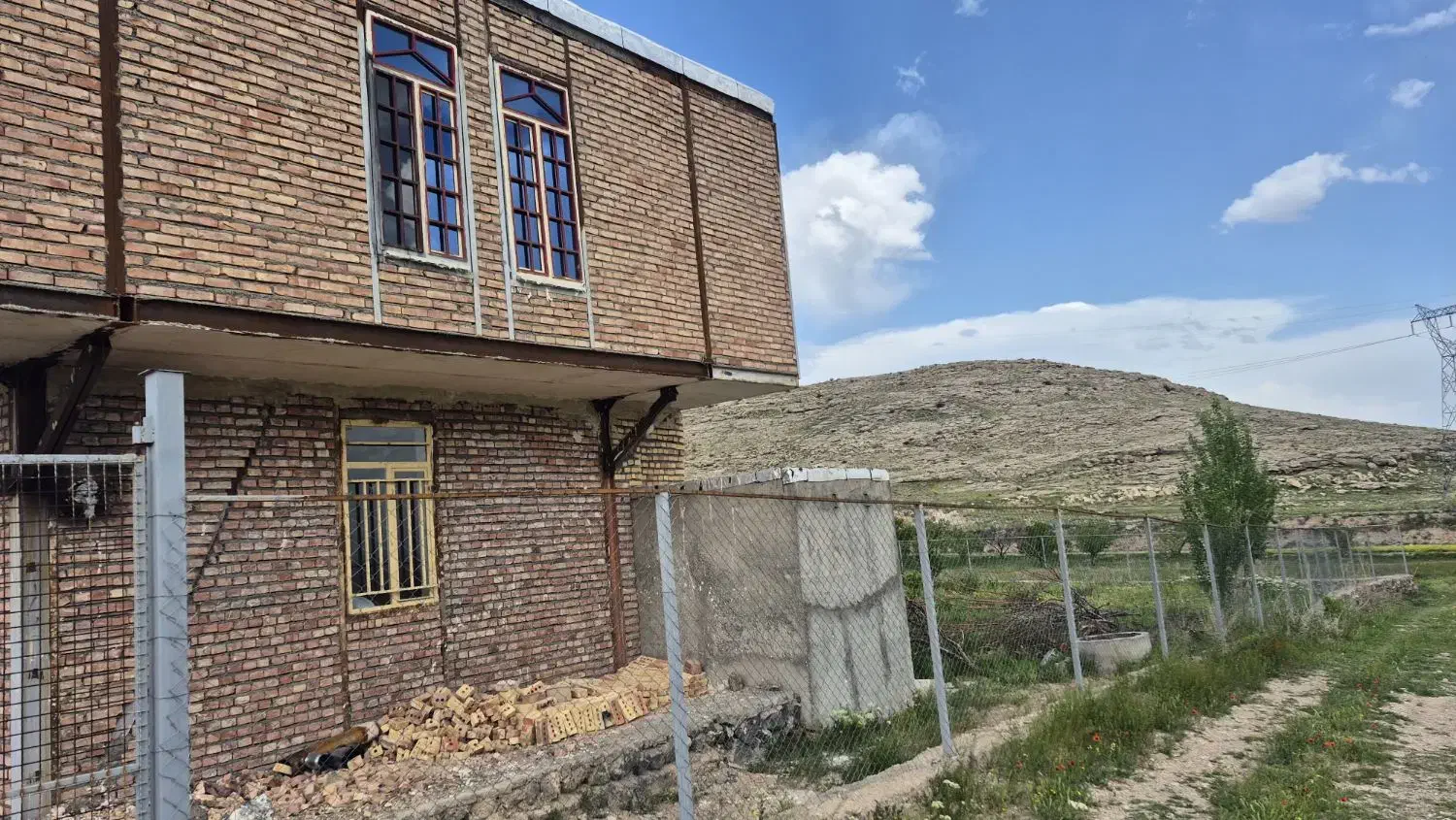 باغ ویلا با مجوز ساخت فنس کشی شده سندار ۱۵۰۰ متر