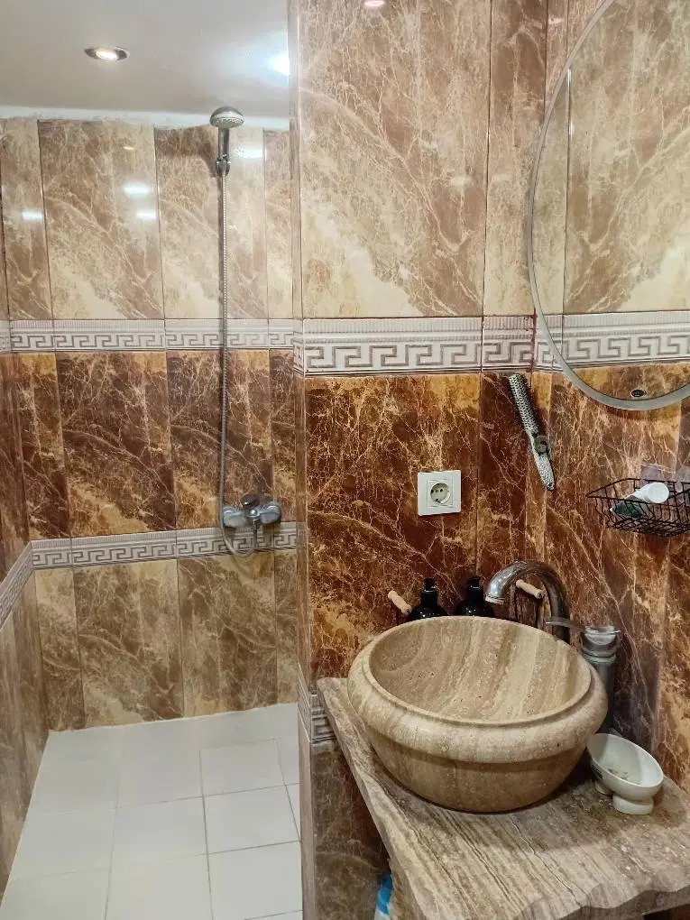 ۸۰متر ۲ خواب آسانسور* چسب مترو کمیل*