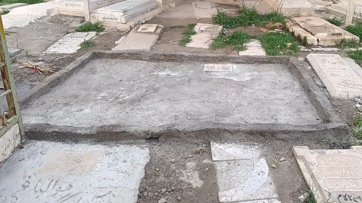 زمین مزار