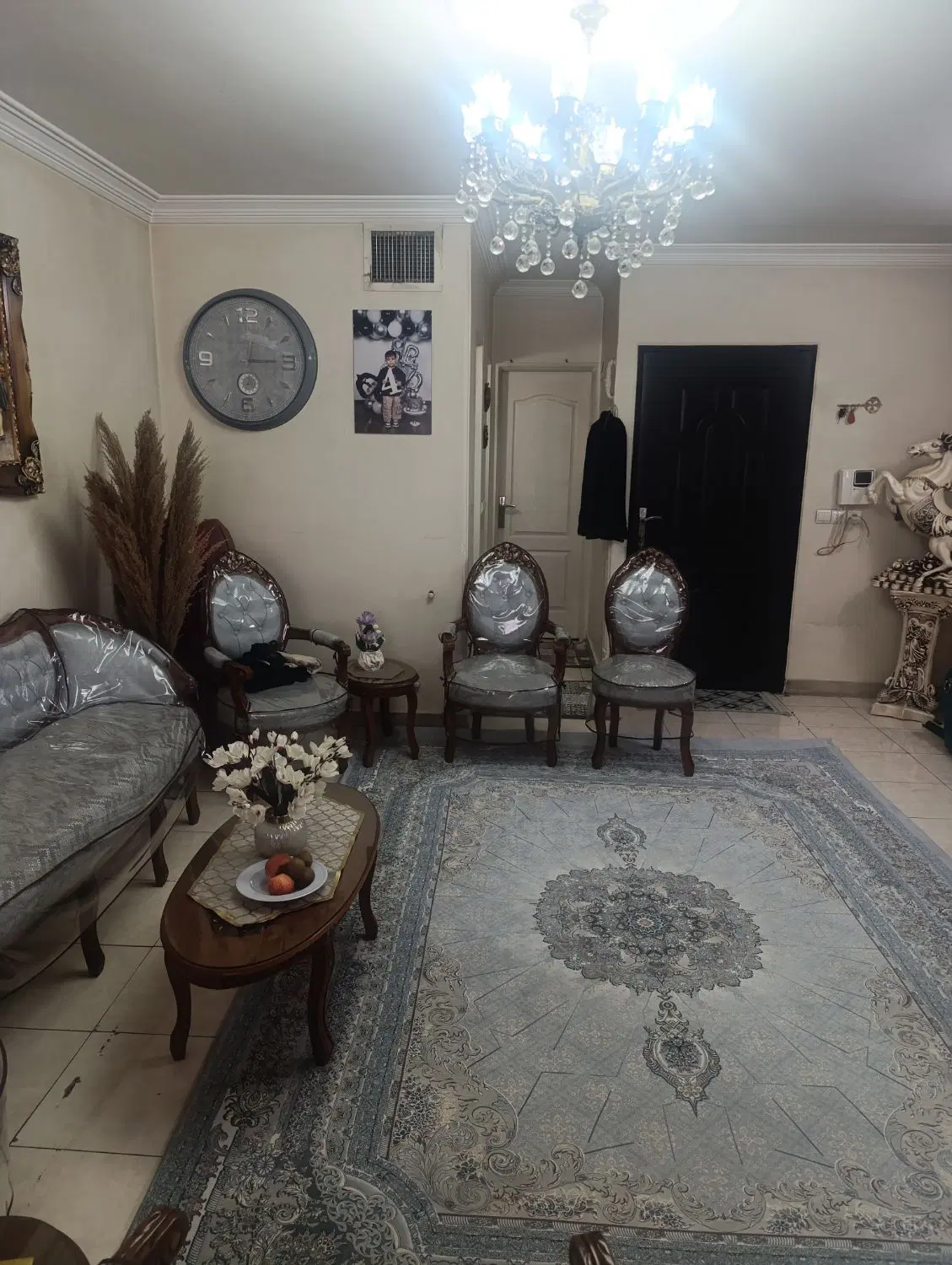۵۲متر تک واحدی با پارکینگ درخ فریدون احمدی