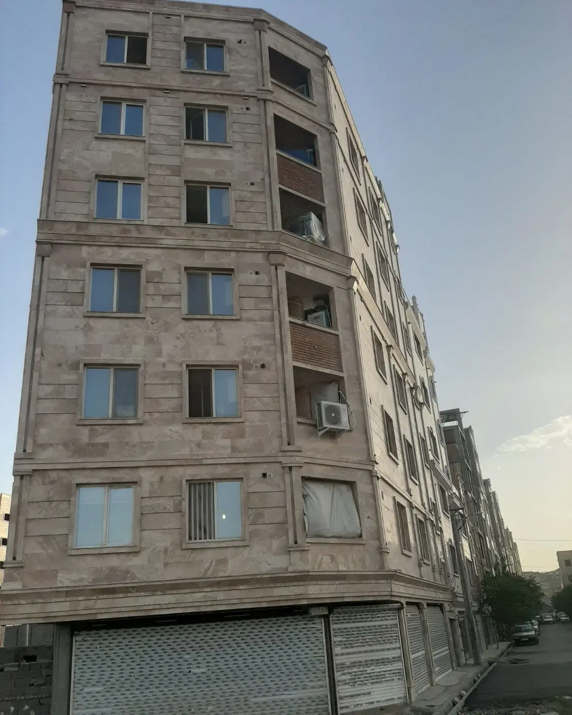 آپارتمان ۱۳۷ متری نصیرشهر