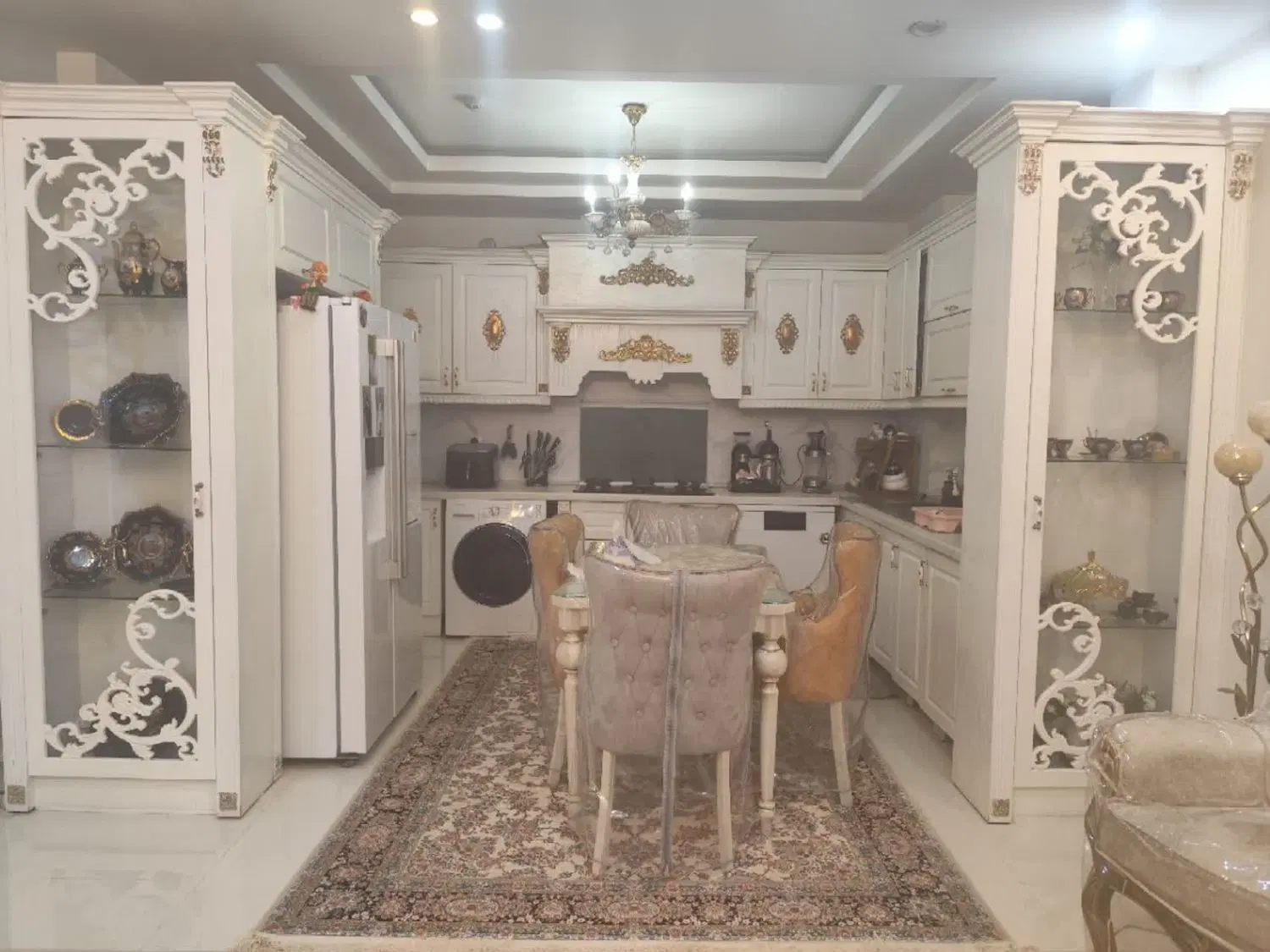 ۱۱۰متری فول با اسانسوراقبال ۴سال ساخت
