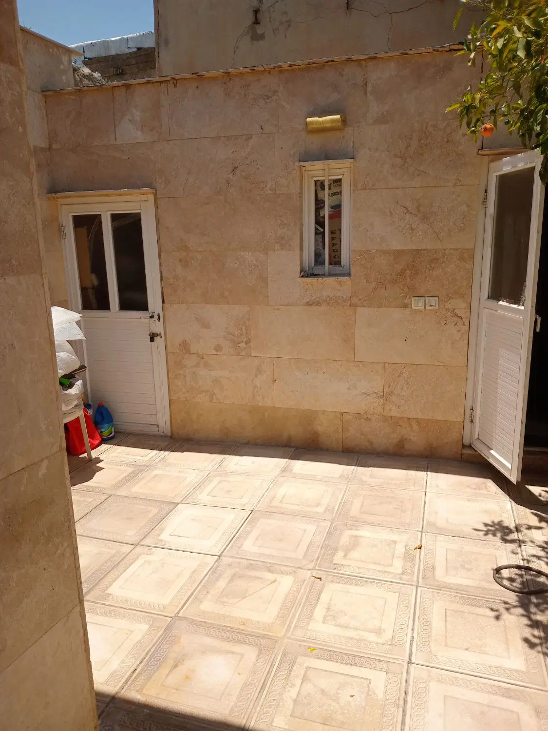 منزل حیاط دار