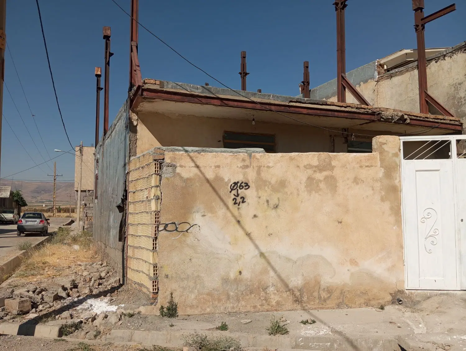 فروش منزل دو نبش بر دو کوچه ده متری و تمام اسکلت
