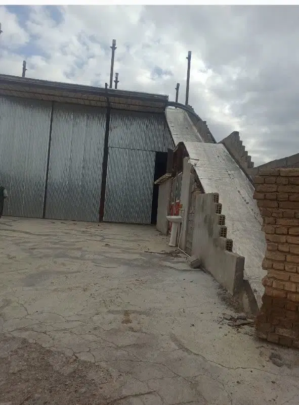 انبار 140متری با ارتفاع سقف7متر