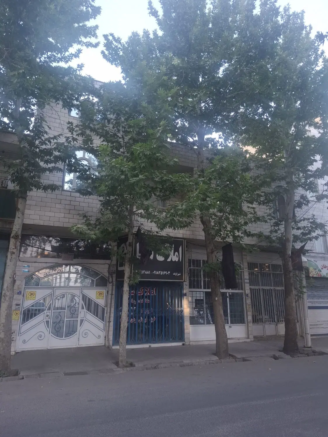 آپارتمان بر رجایی با ملکیت سه مغازه