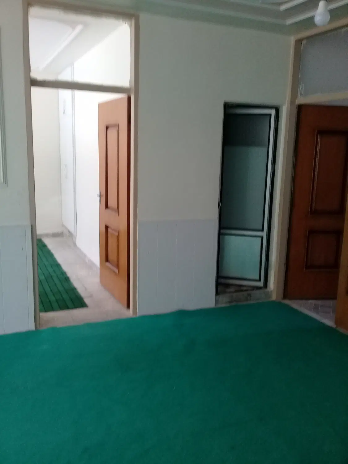 منزل مسکونی حیاط دار ماشین رو طبقه همکف