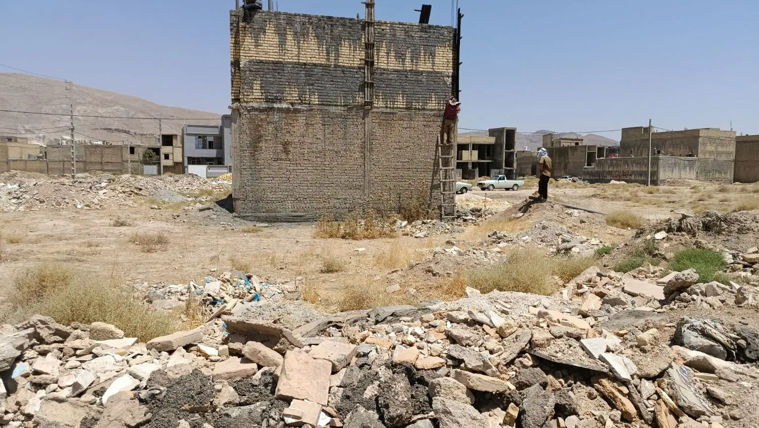 زمین ماه فیروزان