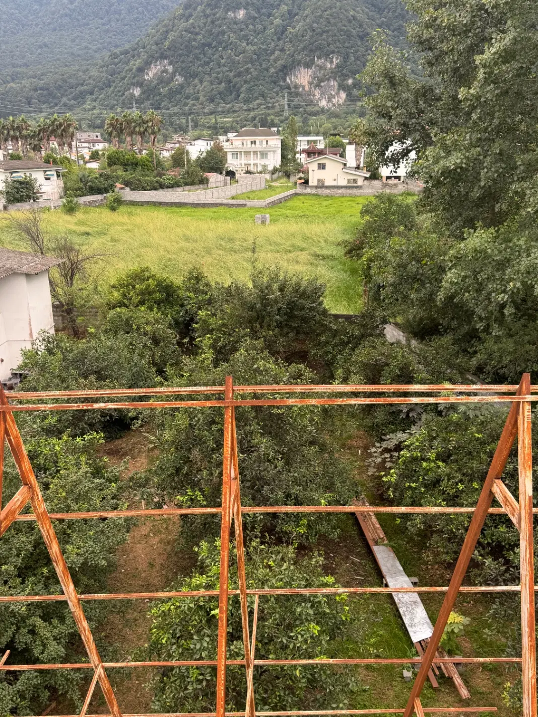 زمین فروشی