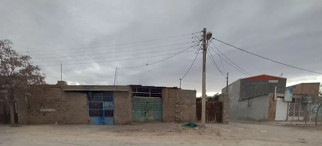 زمین با ساختمان