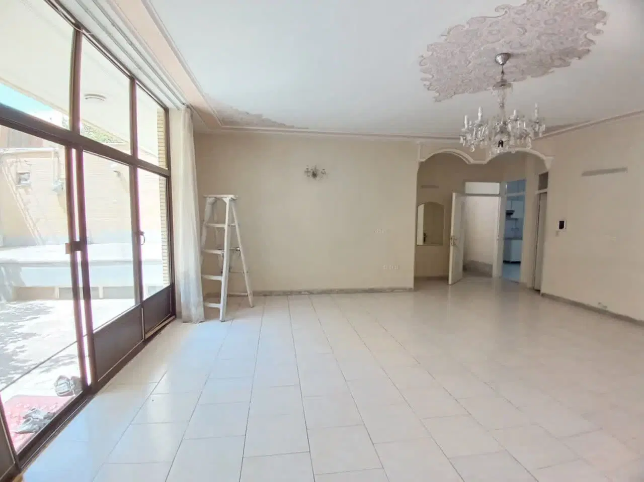 اجاره واحد مسکونی با حیاط اختصاصی