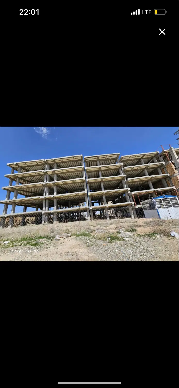 ساختمان نیمه کاره بتنی