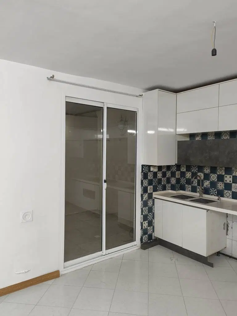 ۴۲متری  افراسیابی پارکینگ اصلی فایل املاک هست