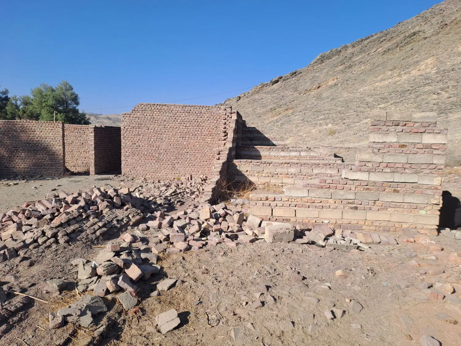 چهاردیواروزمین خالی