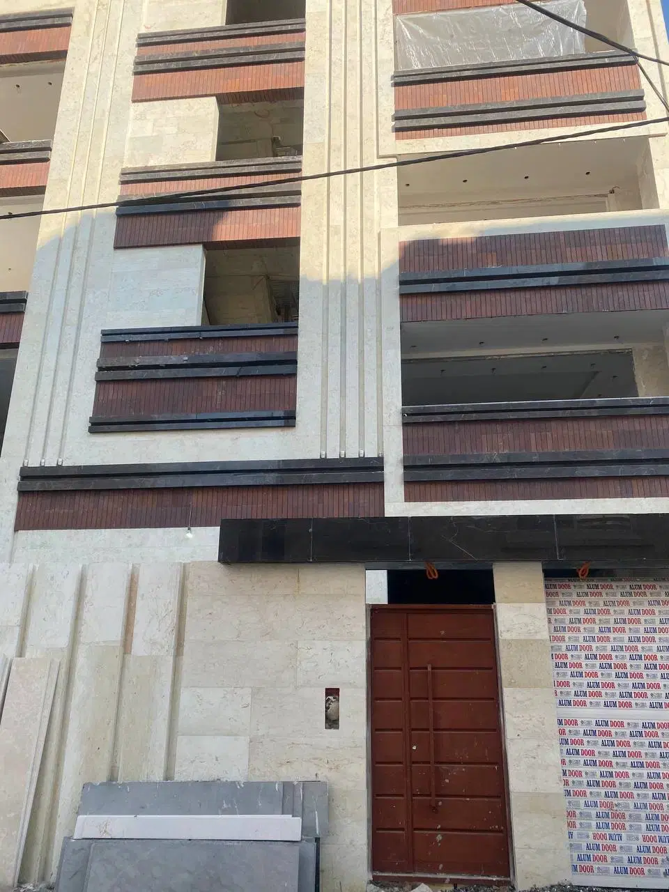۱۳۰ متر سه خواب کلید نخورده