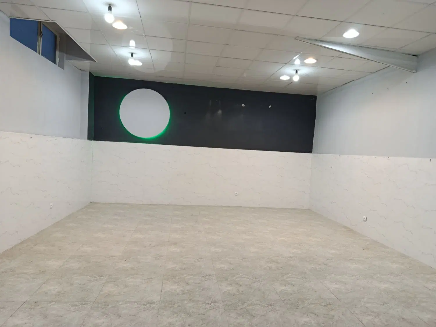 یک واحد 60متری مناسب برای آرایشگاه.  وغیره