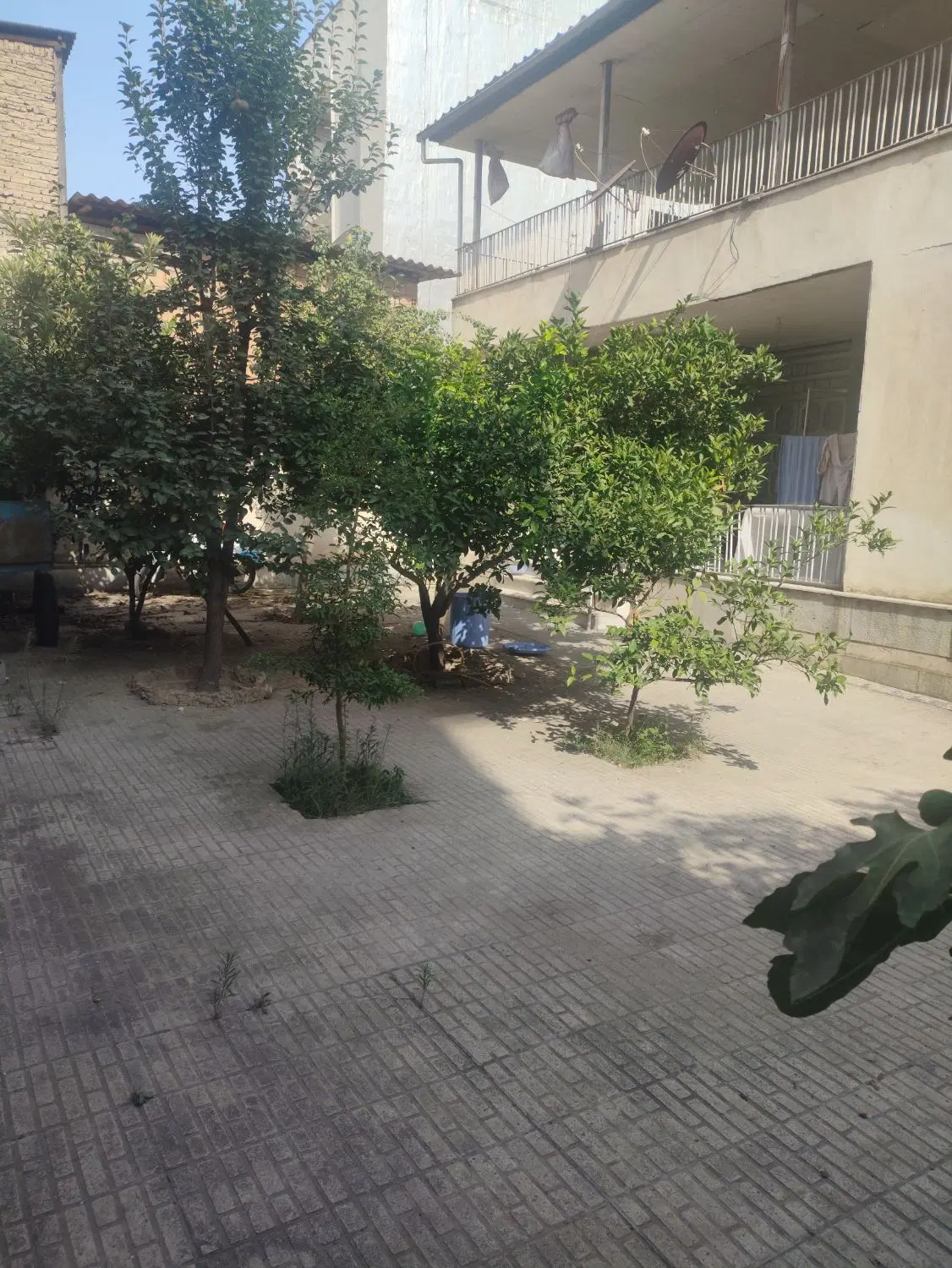 ۶۵۰ متر خانه ویلایی دوطبقه قدیمی