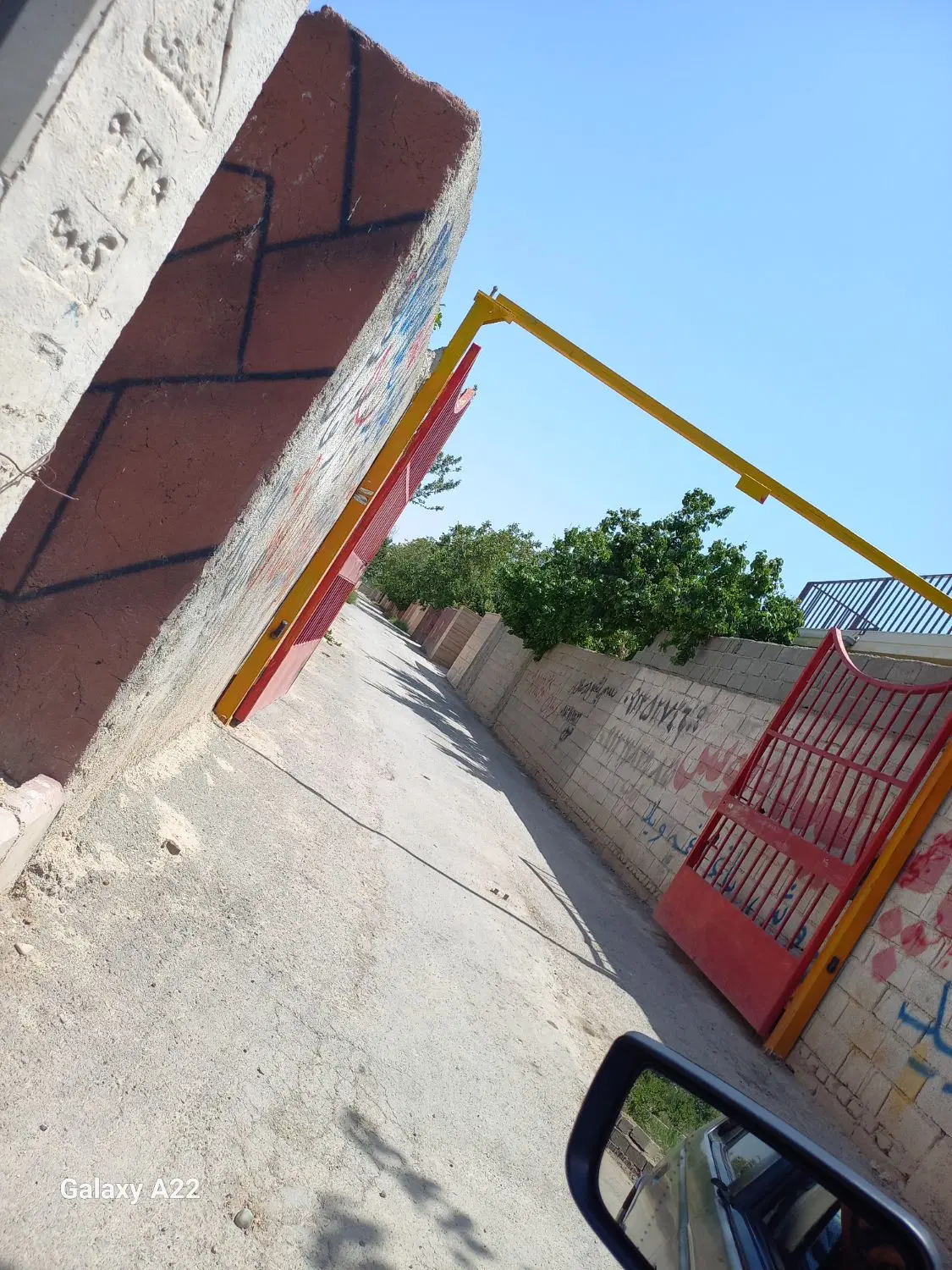 فروش باغچه 330 متر زمین مربع 40 متر بنا و استخر