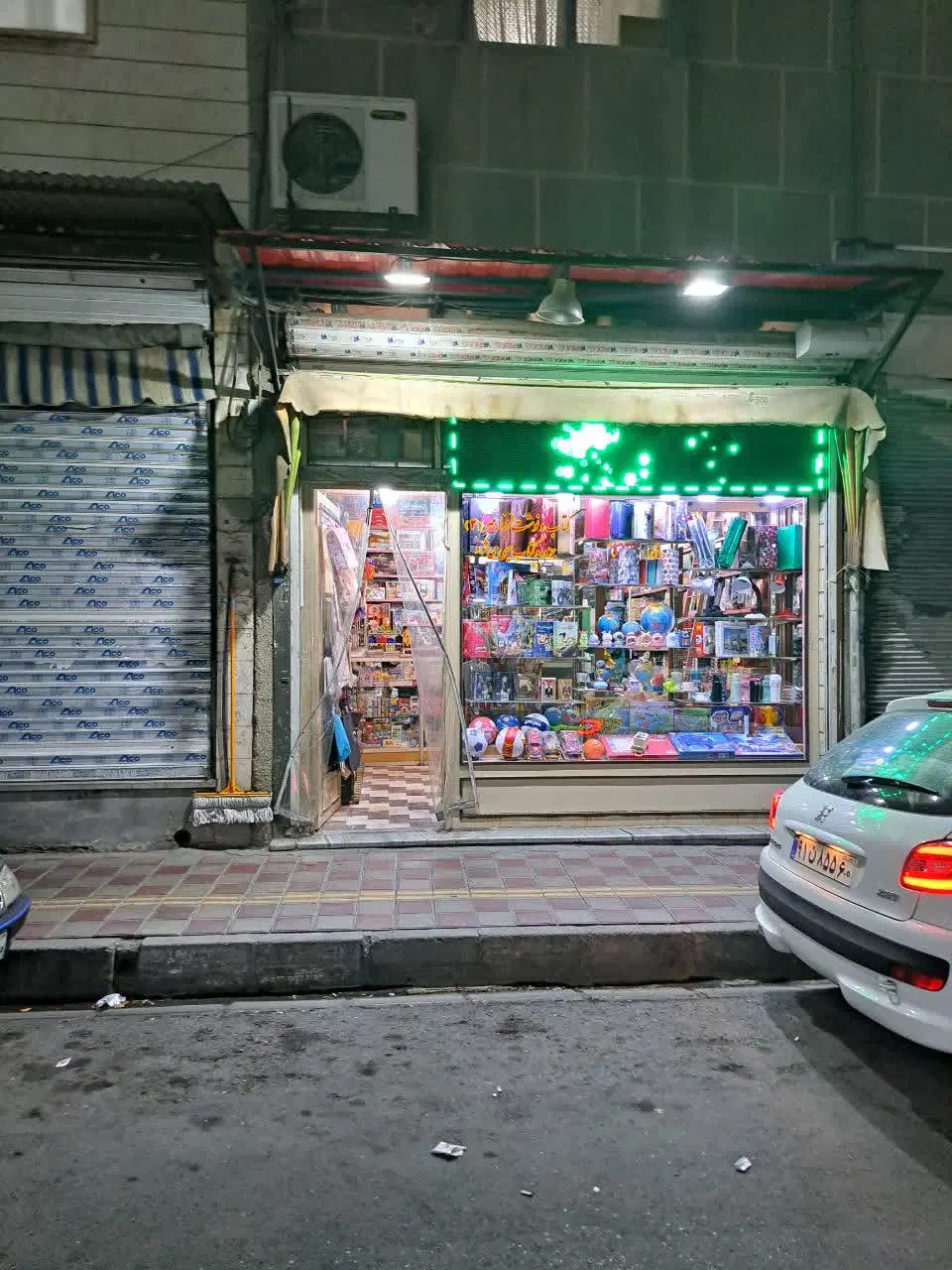 ۲۵ مغازه با پایانکار