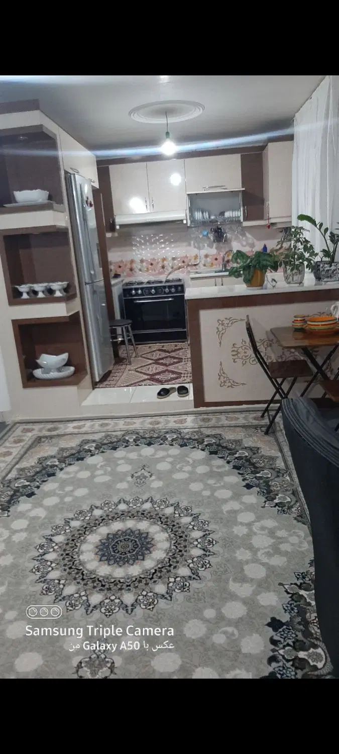 حیاط درطالقانی طوماس