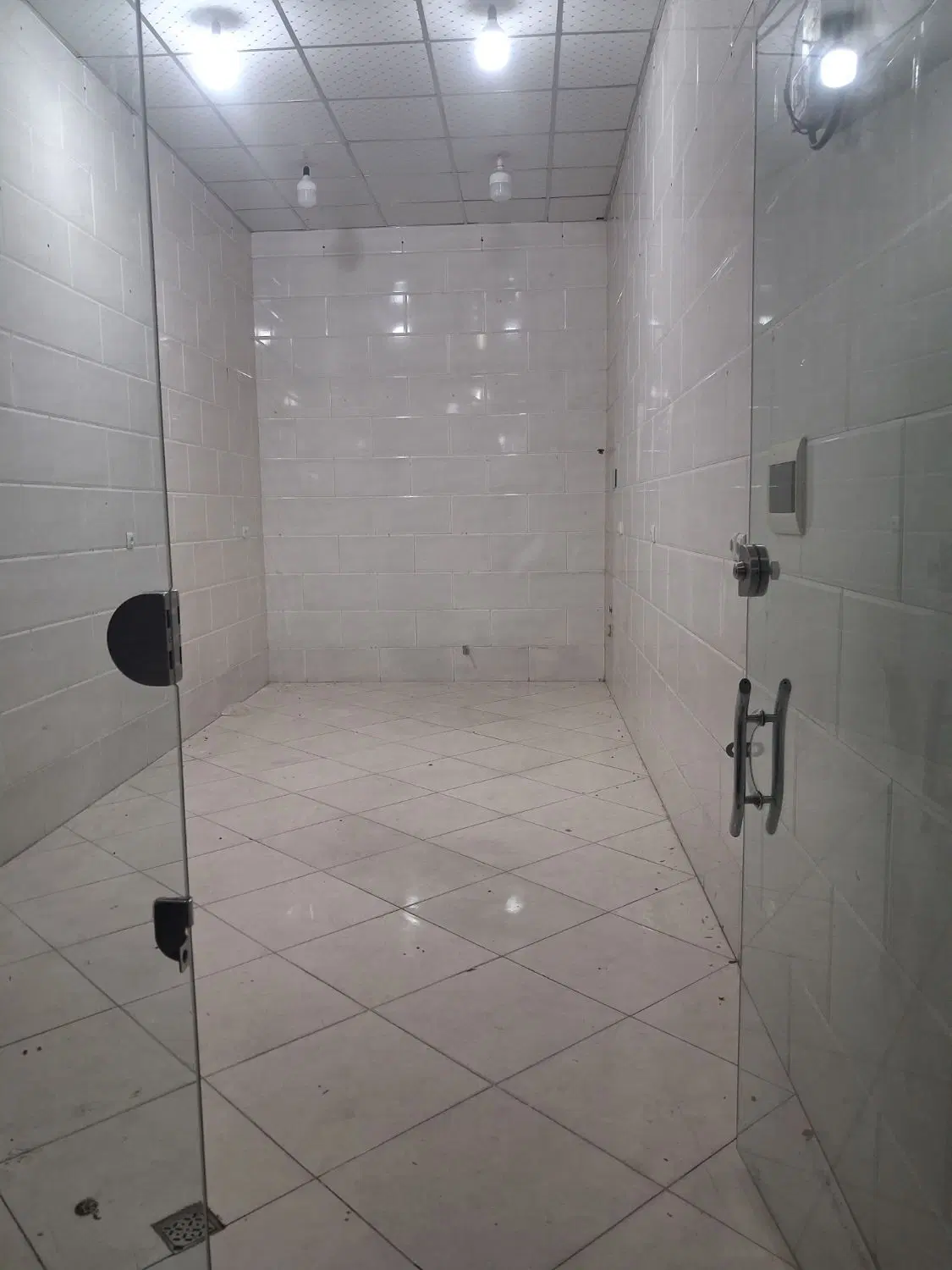 اجاره مغازه پیش ۱۰۰ میلیون اجاره ماهی  ۱۰ میلیون