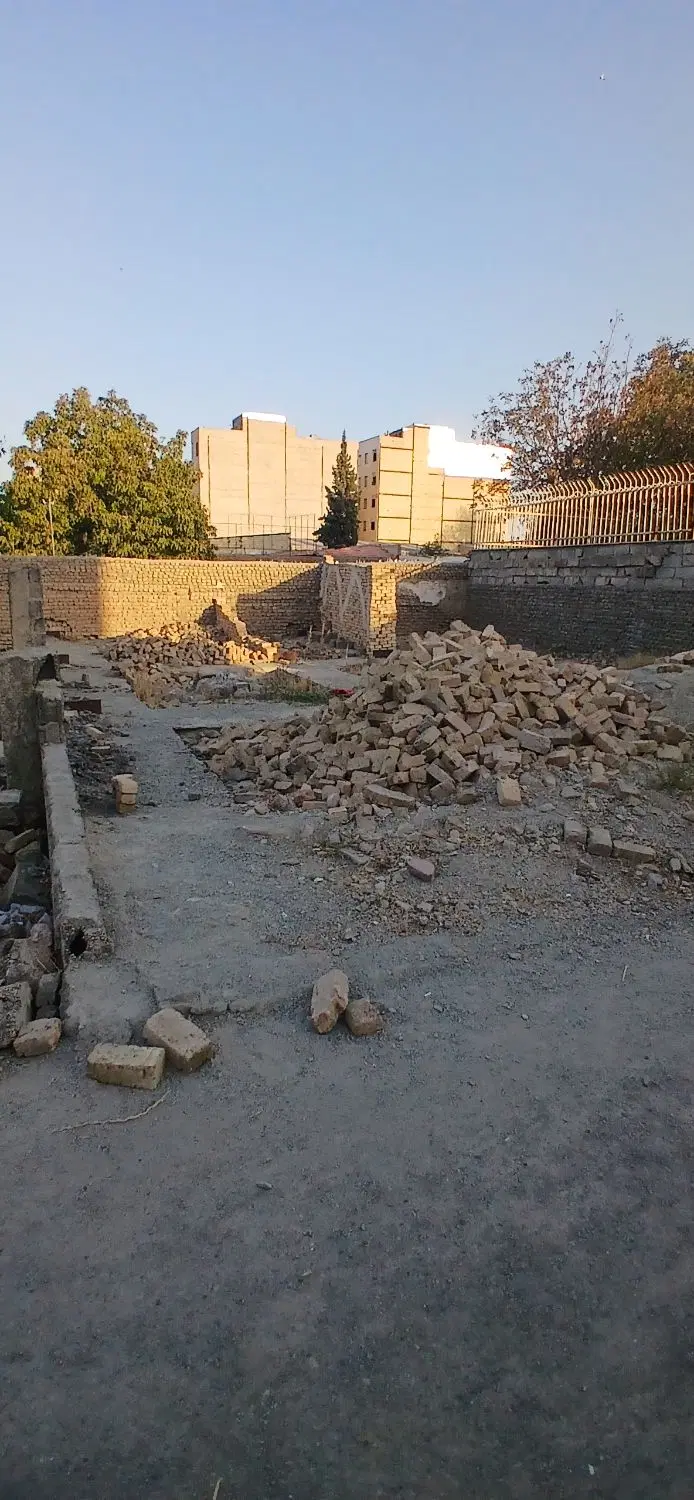 زمین ۲۰۰متری