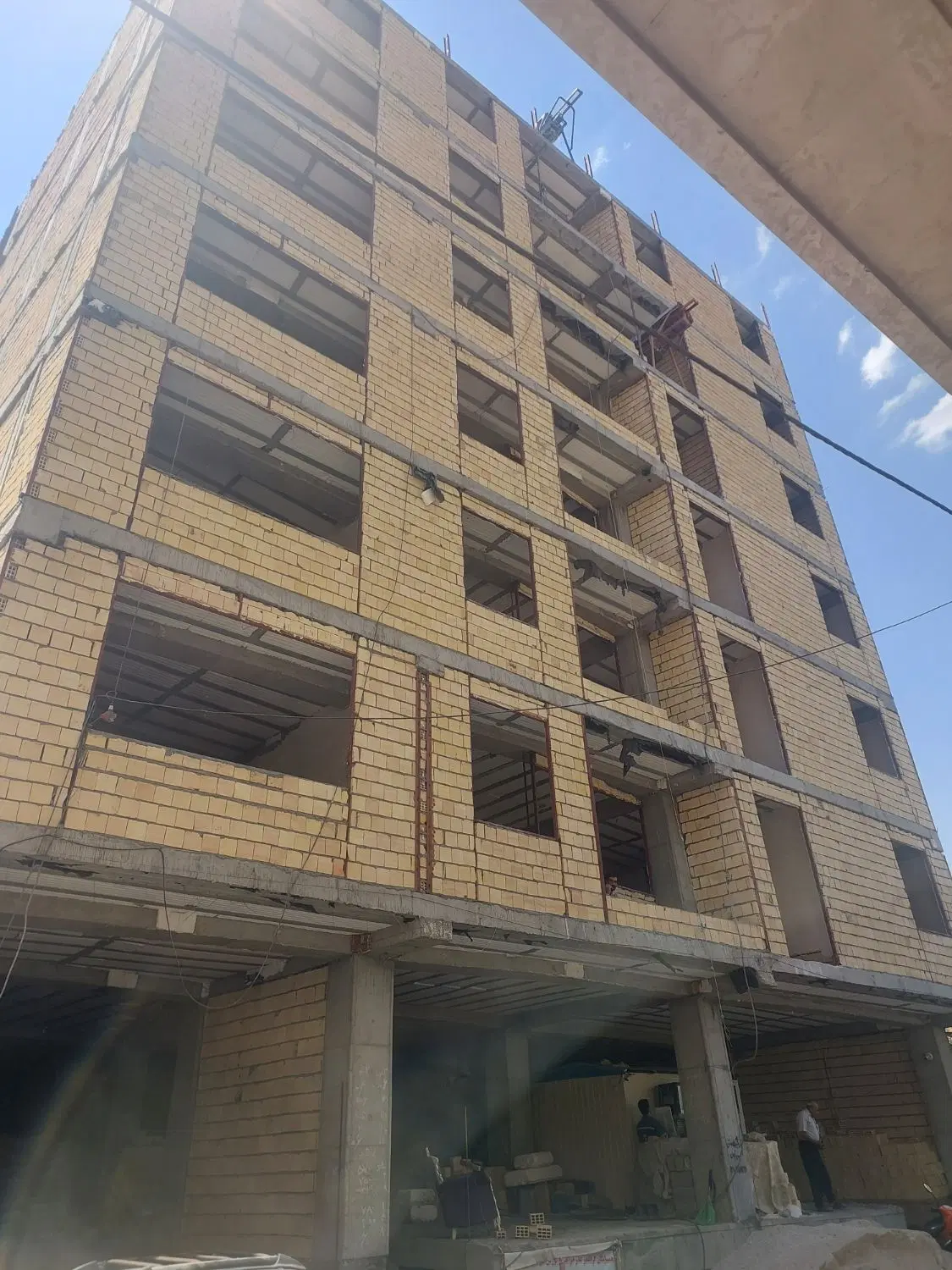 فروش اقساط یاپارتمان تک واحده صحنه