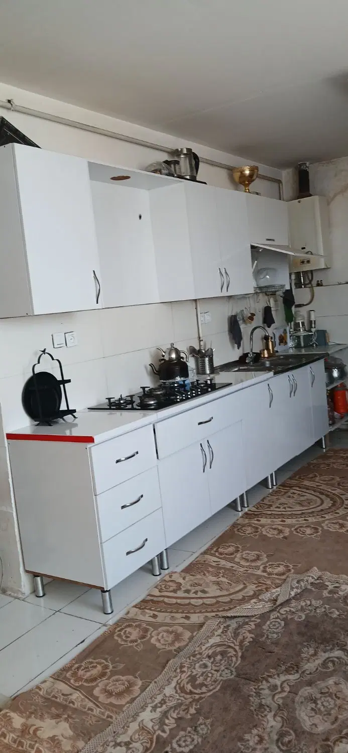 یه واحد آپارتمان بر خیابان اصلی
