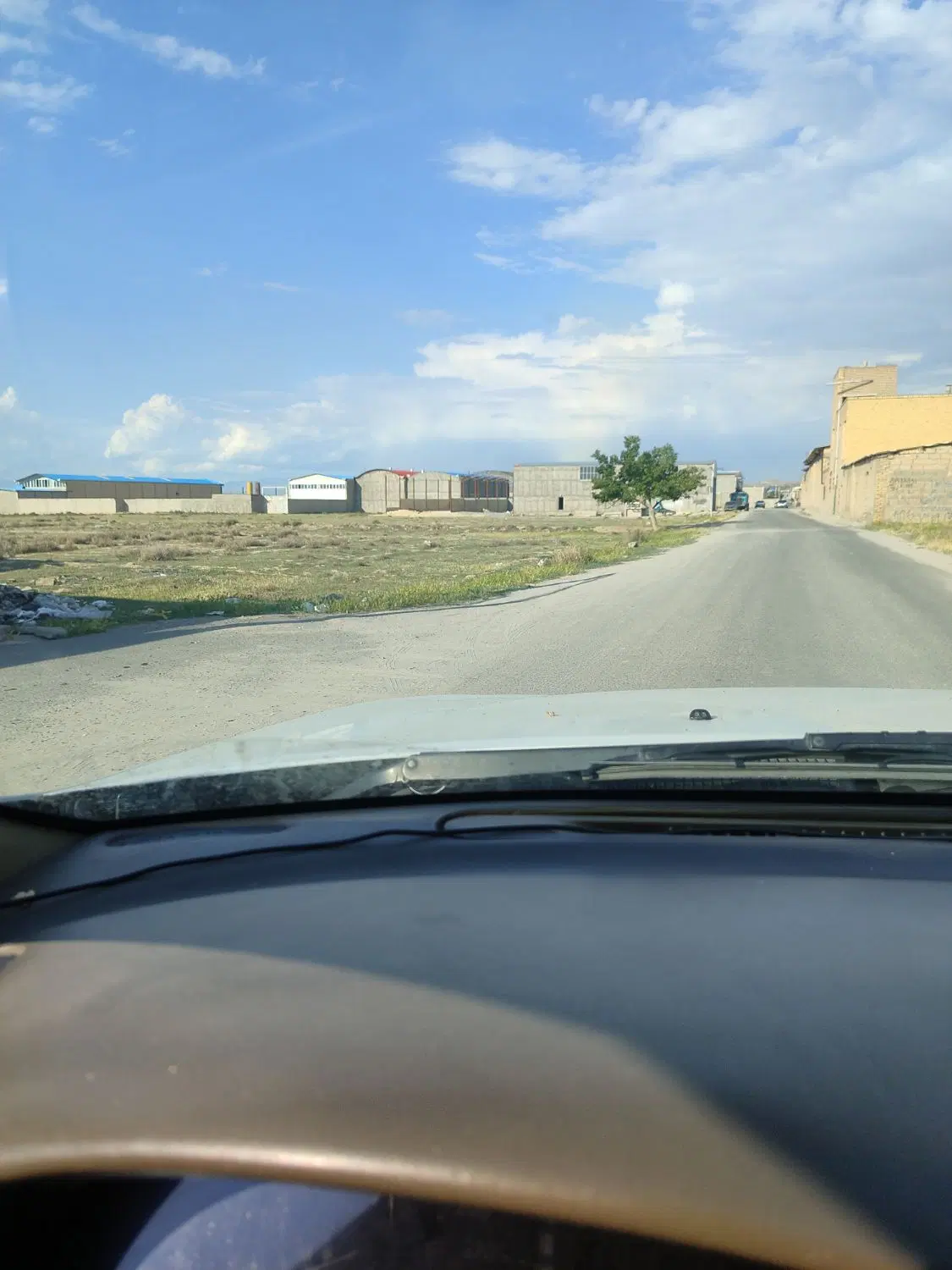 زمین در جاده سیلیس