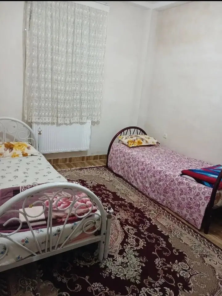 اجاره ویلا ۱۲۰ متری دو خوابه حیاط دار تمیز و امن