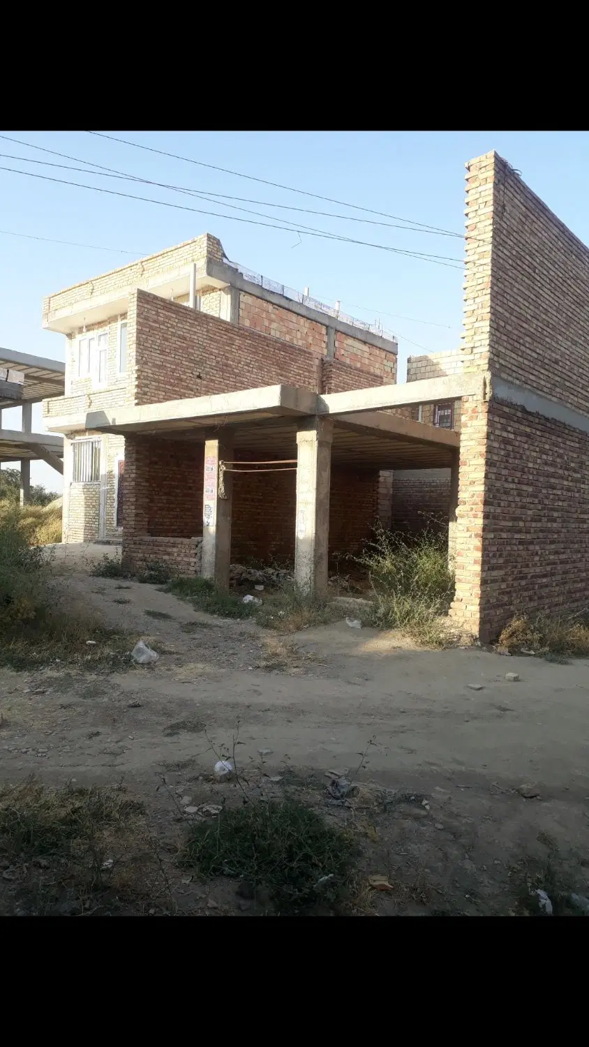 خانه نیمه ساخت در ولنده