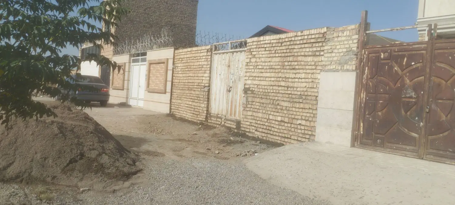 زمین چهار دیواری