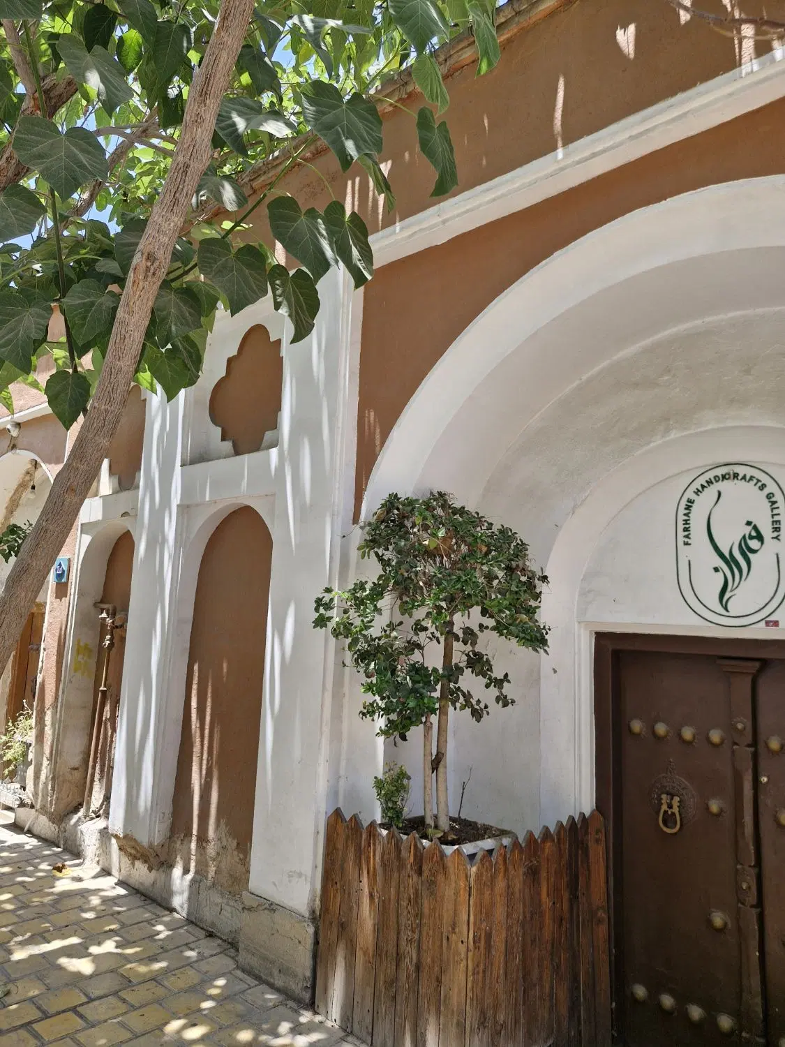 واحد تجاری نقلی شیک و سنتی