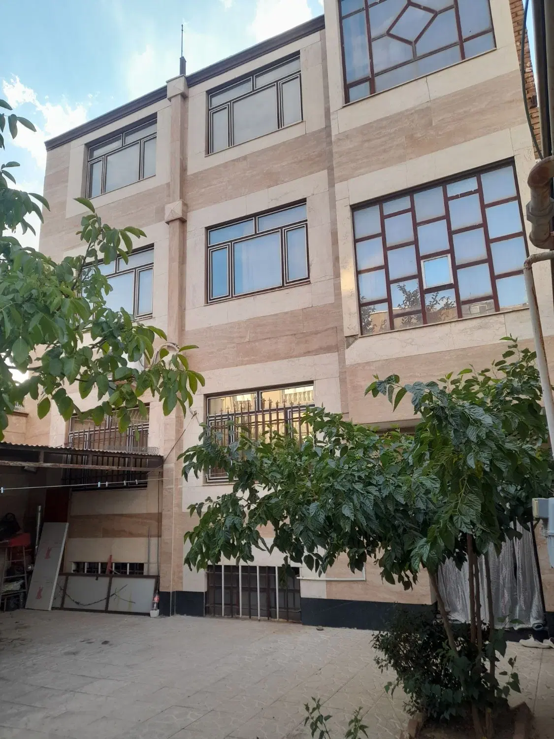 خانه ویلایی سه طبقه