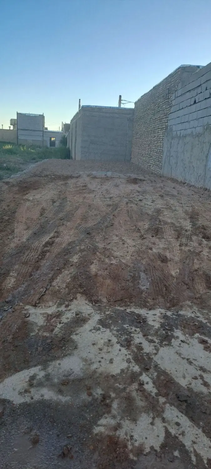 زمین ۱۰۰ متری در آناخاتون
