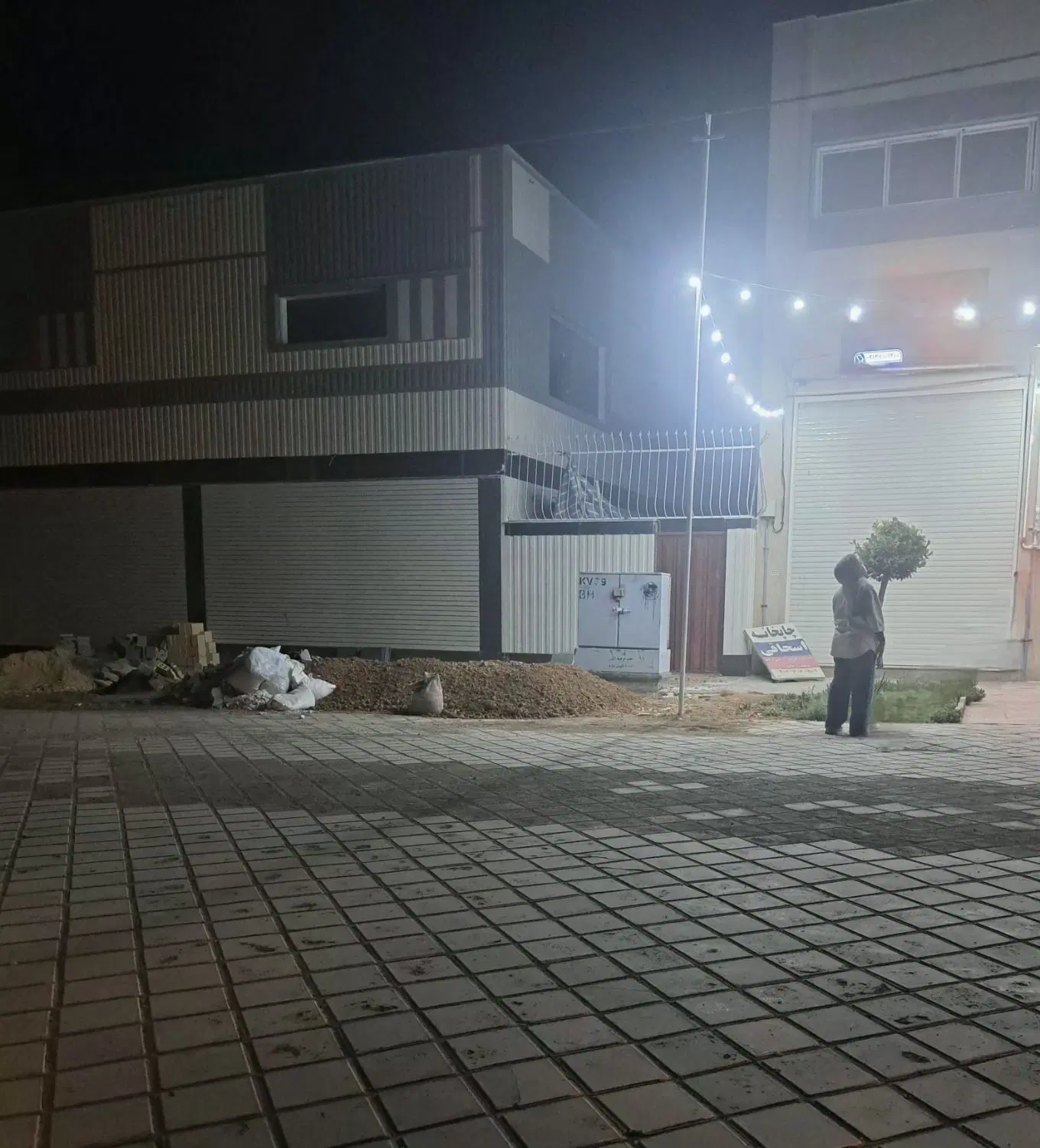 فروش مغازه تجاری ۸۵متری بلوک۱۲۴