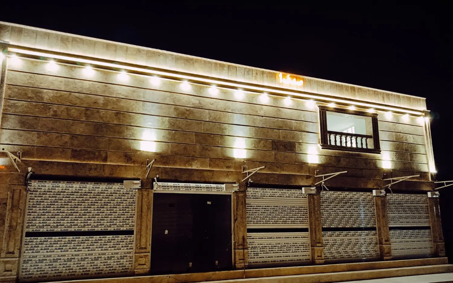 رهن و اجاره مغازه نوساز با پاخوری بسیار بالا