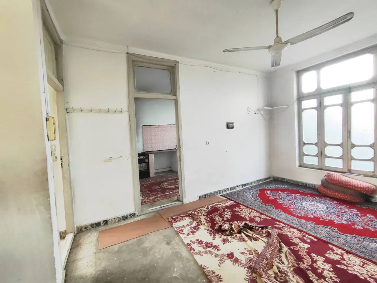خونه مادربزرگه قدیمی و کلنگی