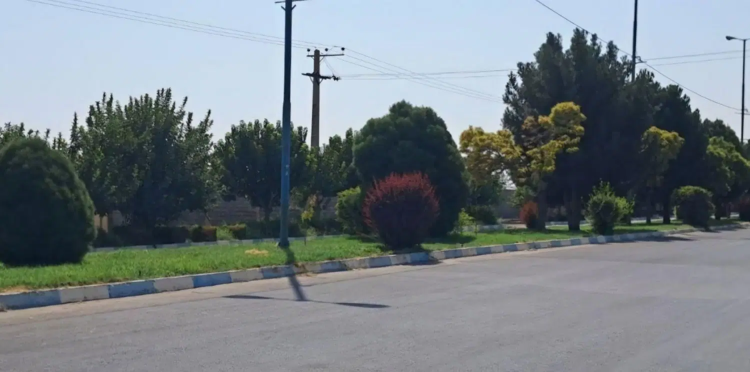زمین وملک اکازیون شامل سه کاربری تجاری انبار و باغ