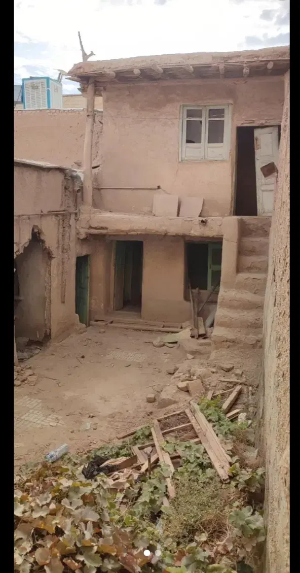 فروش تجاری و مسکونی بر۴۰متری غدیر شهر
