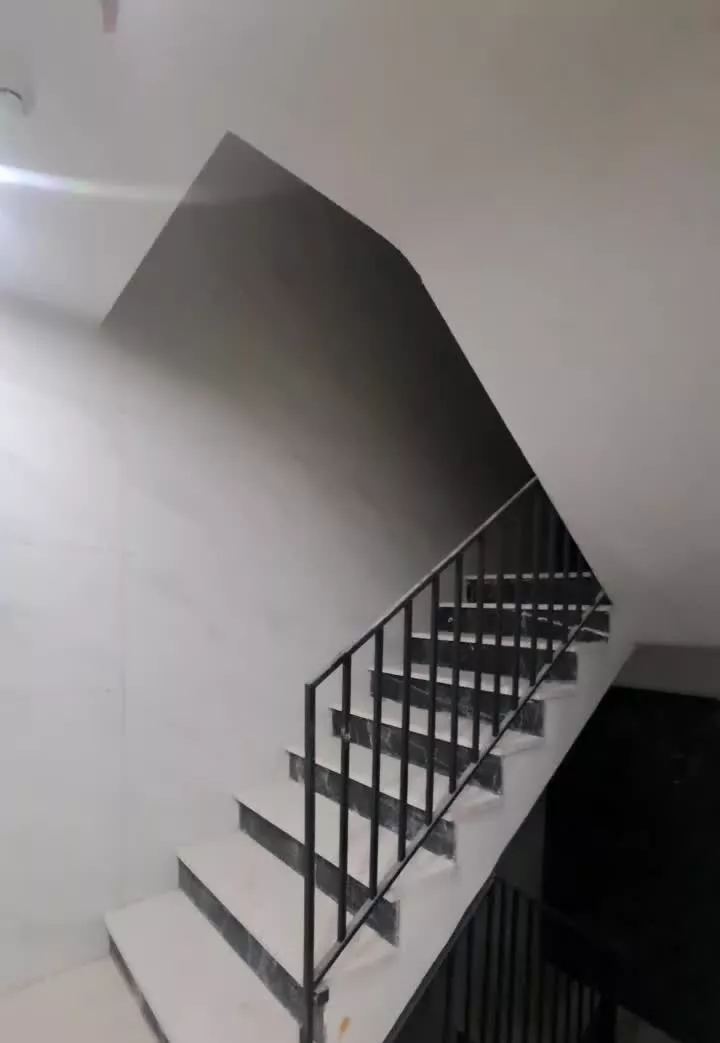 واحد ۱۷۵ متری چهار خوابه نوساز