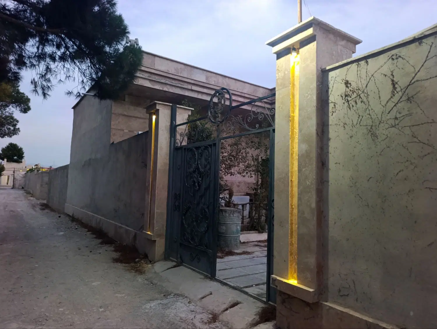 باغچه. برق. گاز.اب